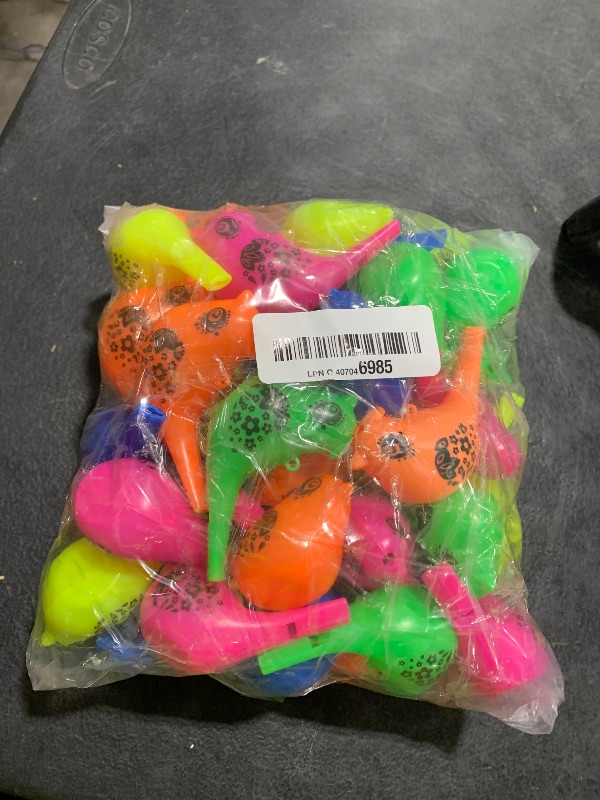 Photo 1 of 50 Pcs Plastic Bird Water Whistle Colorful Bird Water Whistle Bulk Novelty Water Warblers Whistle for Kids Adults Water Bath Party Games Favors Birthday Gift Fun Musical Instrument Toy, 5 Colors