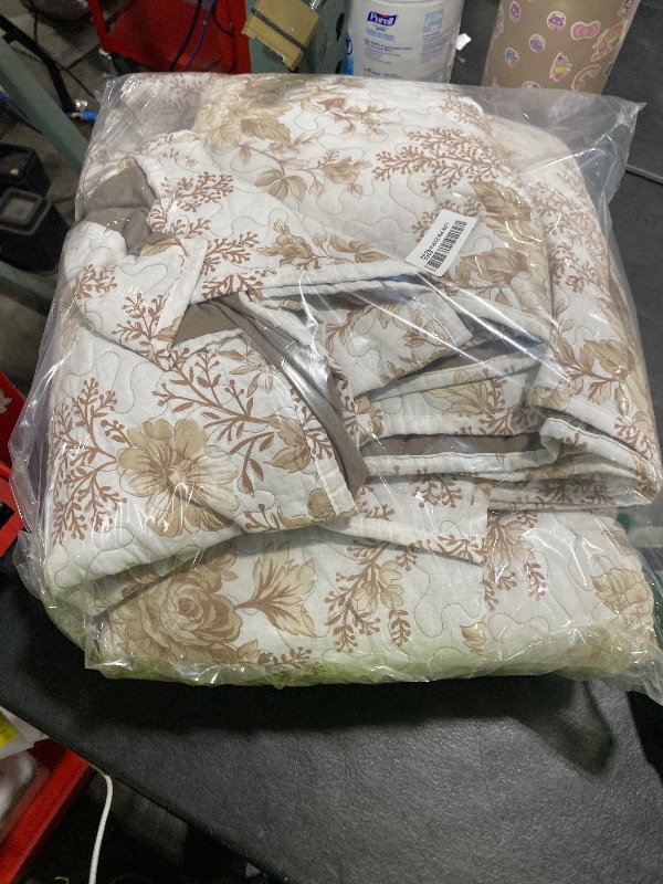 Photo 1 of Wonderful Taupe Floral Quilt Set King Size, Reversible Cotton Quilt Bedding Set for King Bed, Taupe Lightweight Bed Cover 3pcs Soft Printed Bedspread and Coverlet for All Season