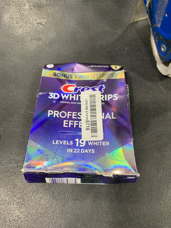Photo 1 of Crest 3D Whitestrips Professional Effects – Teeth Whitening Kit, 22 Treatments (20 + 2 Bonus), Each with 1 Upper/1Lower, 44 Strips – Crest 3DWhite Teeth Whitening Strips