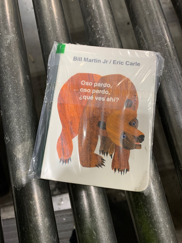 Photo 1 of 
Oso pardo, oso pardo, ¿qué ves ahí?: / Brown Bear, Brown Bear, What Do You See? (Spanish edition) (Brown Bear and Friends) Board book – September 1, 2002
