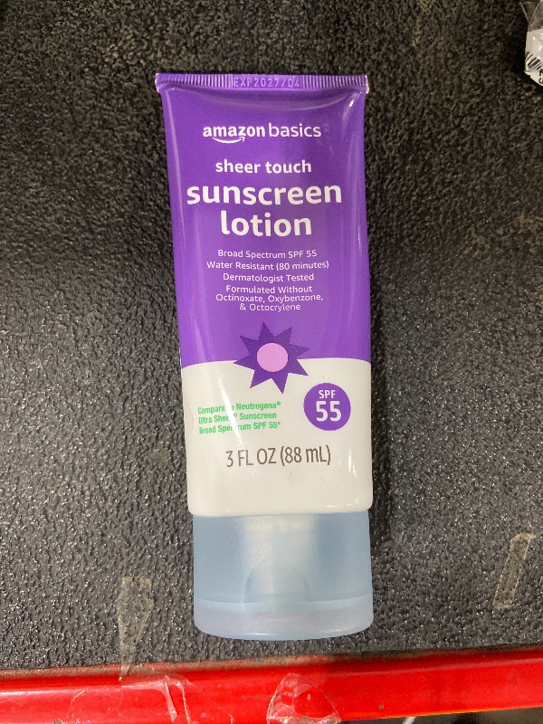 Photo 1 of Amazon Basics Sheer Facial Sunscreen SPF 55, UVA/UVB Protection, Water Resistant (80min), Formulated without Octinoxate & Oxybenzone, 3 fl oz (Pack of 1) (Previously Solimo)