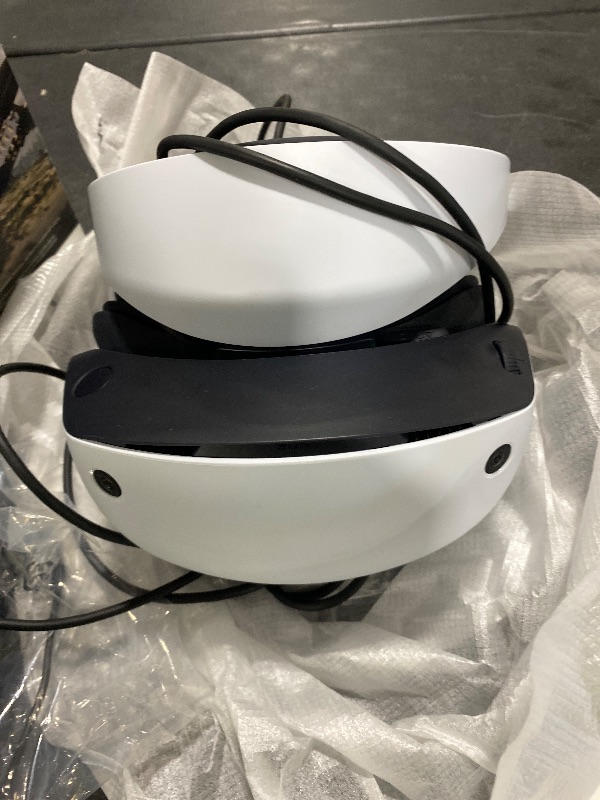Photo 1 of PlayStation VR2 Horizon Call of The Mountain™ Bundle (PSVR2)