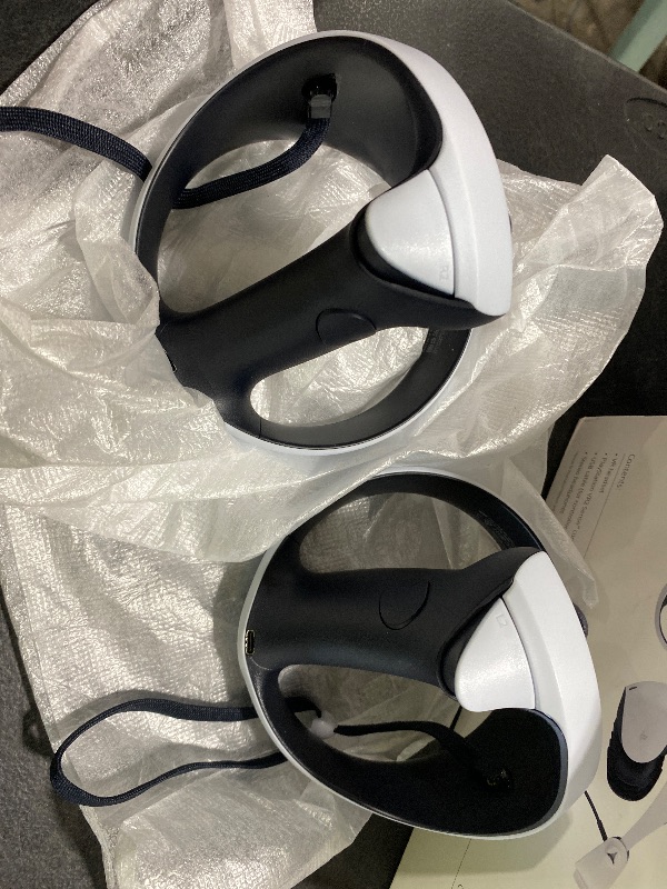 Photo 1 of PlayStation VR2 Horizon Call of The Mountain™ Bundle (PSVR2)