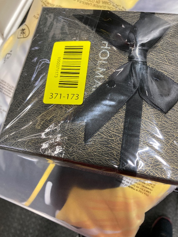 Photo 1 of ***Factory Seal****
HOLMANSE Grommet Leather Belt for Women Top Grain Cowhide Leather Design Punk Studded Holes Waist Belt with Chain