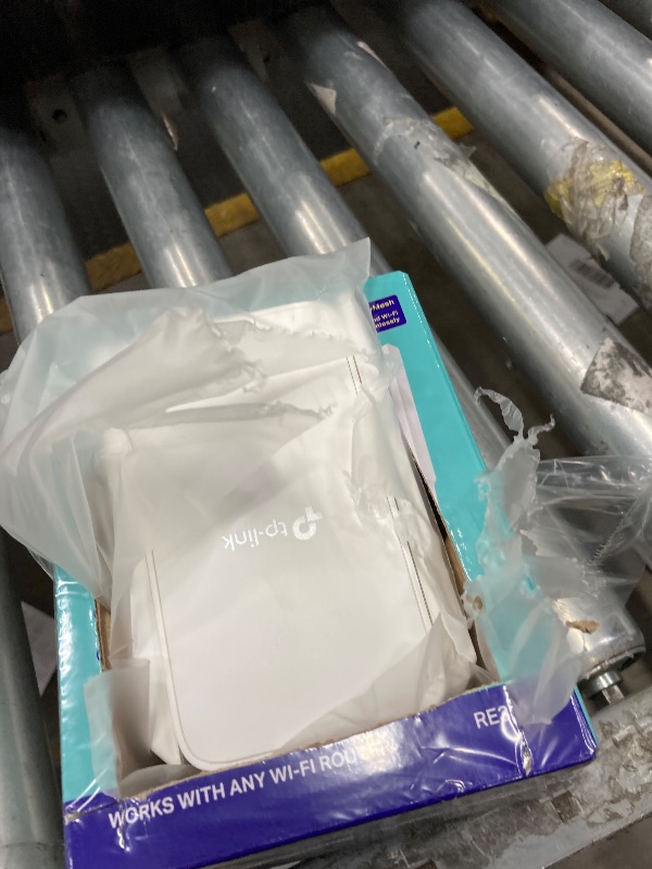 Photo 1 of ***It is used, it is missing a part and it is not known if it works 100% because it did not come with the connector***TP-Link AC1200 WiFi Extender, 2025 Wirecutter Best WiFi Extender, 1.2Gbps Home Signal Booster, Dual Band 5GHz/2.4GHz, Up to 1600 Sq.ft an