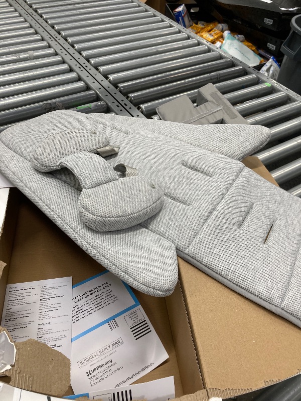 Photo 1 of ***It is used, it is missing a part and it is not known if it works 100% because it did not come with the connector**** Infant Snug Seat / Compatible with Vista and Cruz Strollers / 2 in 1 Newborn to Toddler Comfort Insert