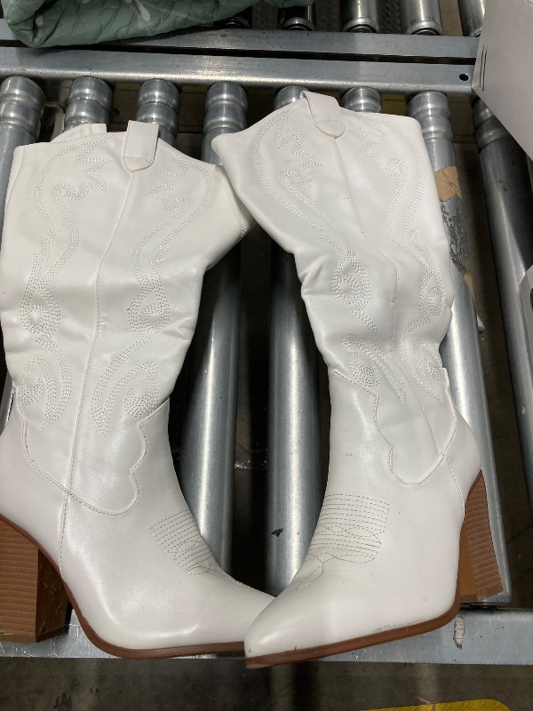 Photo 1 of **USED WITH MARKS-SEE PICS**DREAM PAIRS Cowboy Boots For Women, Comfortable Pull On Zipper Chunky Heel Pointed Toe Embroidered Western Cowgirl Knee High Boots,Size 8.5,White,SDKB2302W