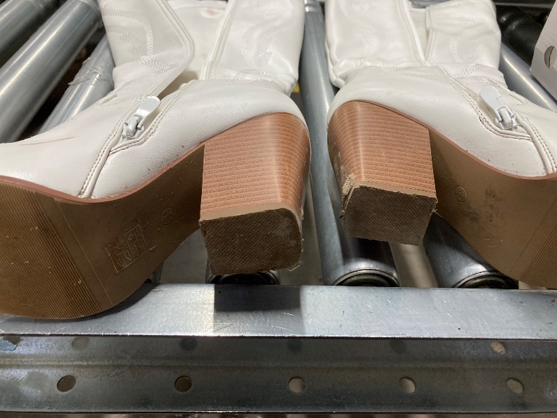 Photo 1 of **USED WITH MARKS-SEE PICS**DREAM PAIRS Cowboy Boots For Women, Comfortable Pull On Zipper Chunky Heel Pointed Toe Embroidered Western Cowgirl Knee High Boots,Size 8.5,White,SDKB2302W