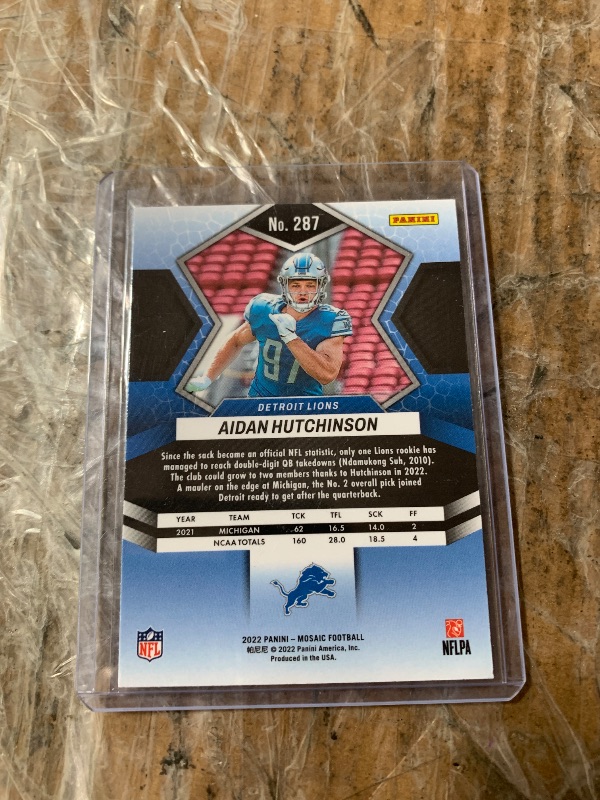 Photo 1 of 2022 Panini Mosaic Aidan Hutchinson RC NFL Debut Rookie Base Card