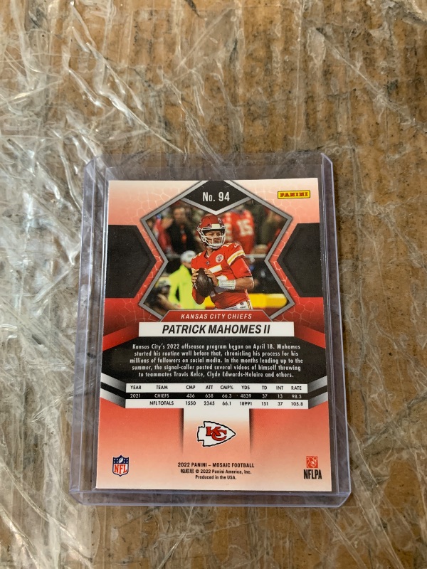 Photo 1 of Patrick Mahomes II #94 2022 Panini Mosaic