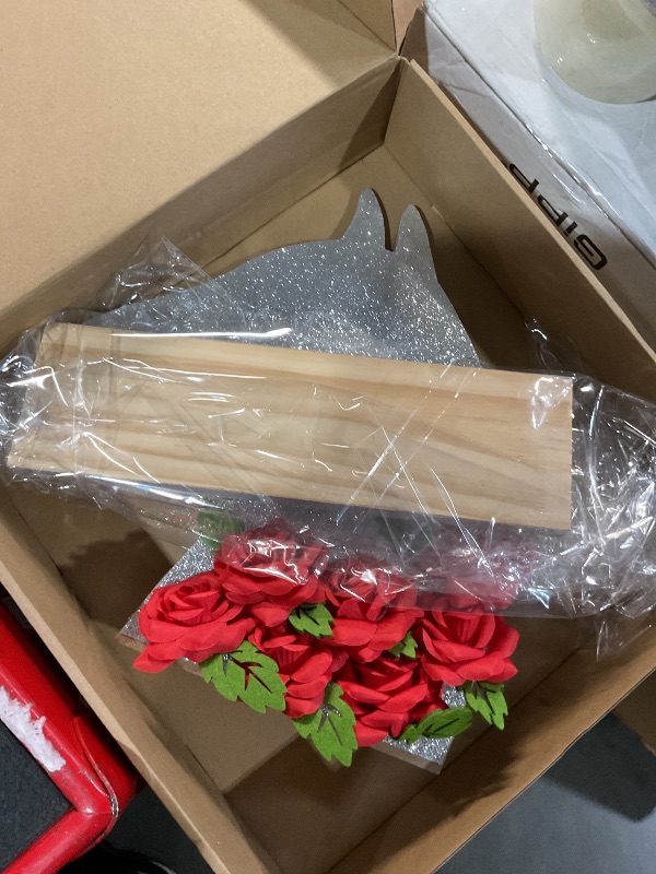 Photo 1 of ***MISSING PARTS***
Qunclay 2 Pcs Derby Day Table Decoration Wooden Horse Tabletop Centerpiece with Red Roses Horse Racing Party Decoration for Derby Day Supplies (Black)