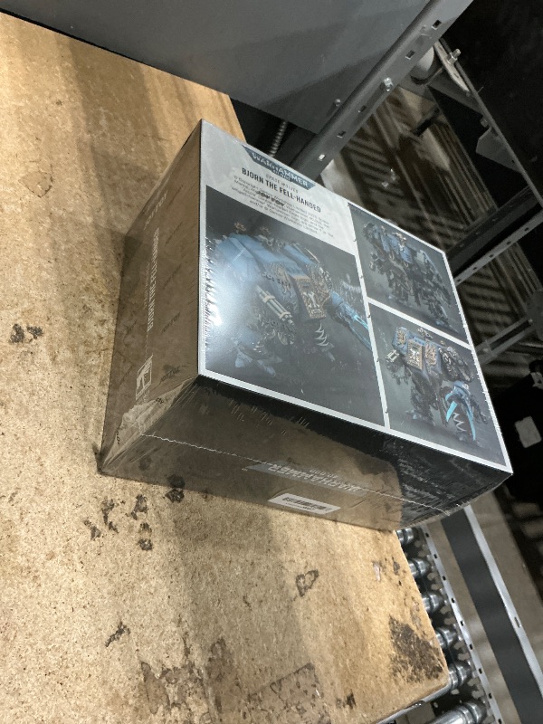 Photo 1 of **BRAND NEW **FACTORY SEALED 

BEERISE JOYTOY 1/18 Action Figures Mech - Warhammer 40,000 Space Wolves Bjorn The Fell-Handed - 12‘’,Classic Character,Collectible,Age 15 and Above