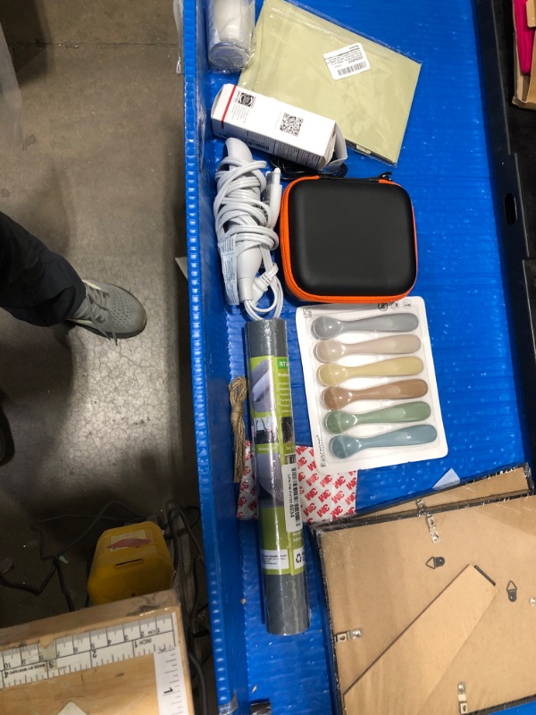 Photo 1 of ***Bundle of miscellaneous home goods/picture frames