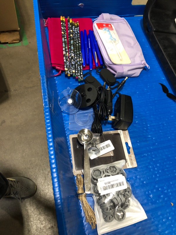 Photo 1 of ***Bundle of miscellaneous home goods