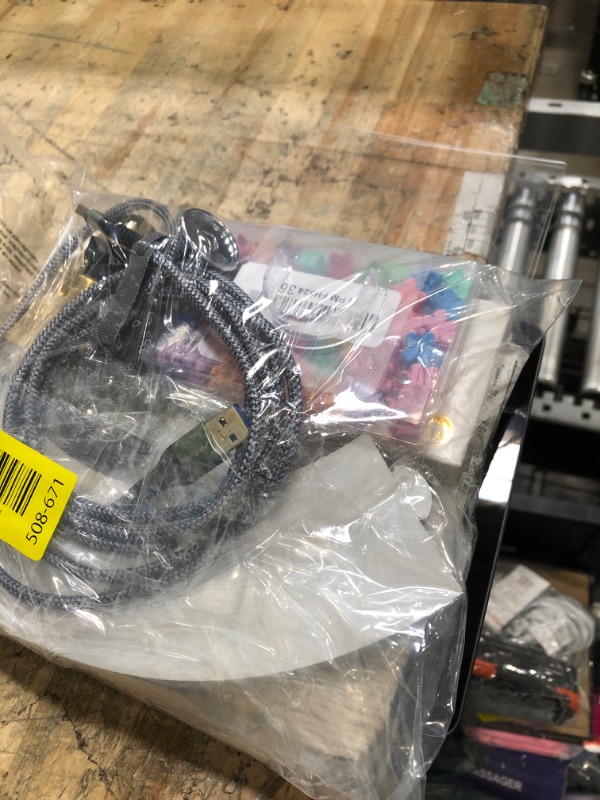 Photo 1 of ***Bundle of miscellaneous home goods/make up
