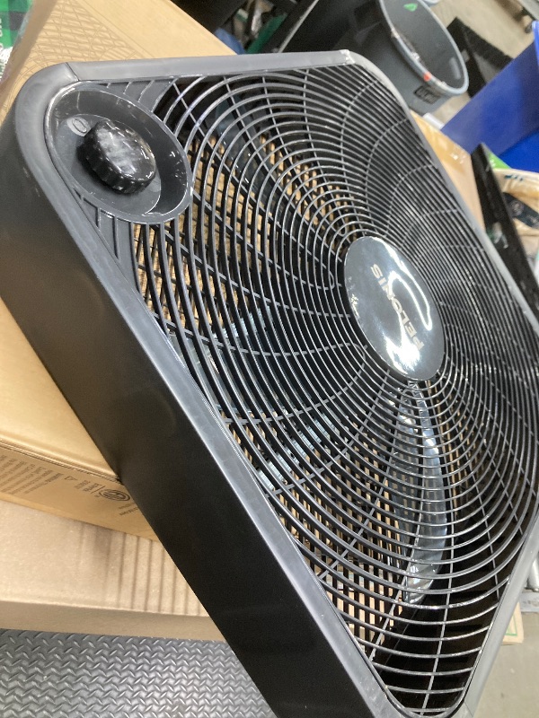 Photo 1 of *PARTS ONLY/Button problem* PELONIS 20 Inch Box Fan for Bedroom– 3 Speeds, 25ft/s, Floor Fan, Window Fan, Table Fan, Desktop Fan with Superior Air Throw (2295 CFM), Lightweight, 5 Blades, suitable for Office, Living Room, Garage