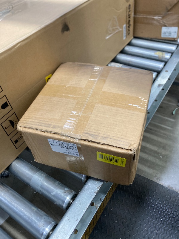 Photo 1 of ***DAMAGE -SELLING AS IS *** Deco 79 Porcelain Ceramic Heart Decorative Sculpture Dimensional Angled Origami Inspired Home Decor Statue, Accent Figurine 8" x 3" x 8", Gold