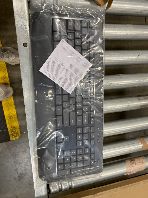 Photo 1 of ****MISSING MOUSE***Logitech MK540 Advanced Wireless Keyboard and Mouse Combo for Windows, 2.4 GHz Unifying USB-Receiver, Multimedia Hotkeys, 3-Year Battery Life, for PC, Laptop