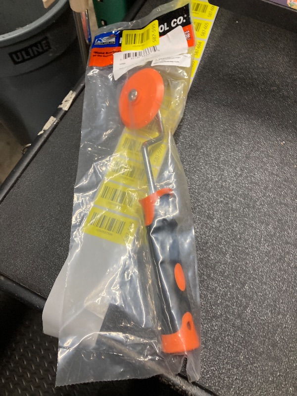 Photo 1 of 1/2" Wedge Touch-Up Roller