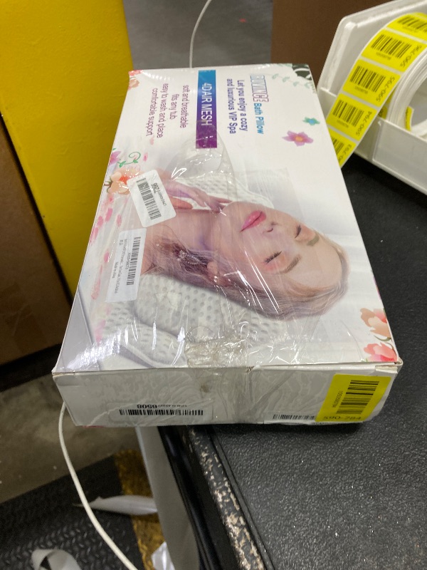 Photo 1 of ***The item is ripped. The headrest part is clearly torn from the backrest, only the top headrest piece is there.***Bath Pillow RUVINCE Ergonomic Luxury Bathtub Pillow with Head,Neck, Shoulder and Back Support, 4D Bath Pillows for tub with 6 Powerful Suct