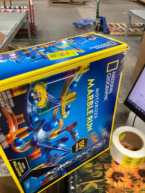 Photo 1 of ***Missing pieces and marbles***National Geographic Marble Run with Motorized Elevator - 150-Piece Marble Maze Kit with Motorized Spiral Lift, 30 Marbles, Storage Bag & More, Perpetual Motion Machine, Kids Physics Toys***Missing pieces and marbles***