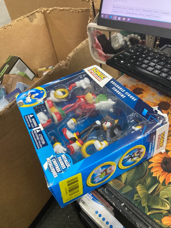 Photo 1 of ***BROKEN PIECES***Official Sonic The Hedgehog Metallic Knuckles & Shadow 4? Action Figures – Buildable, Interchangeable Arms & Accessories, Collector Window Box***BROKEN PIECES***