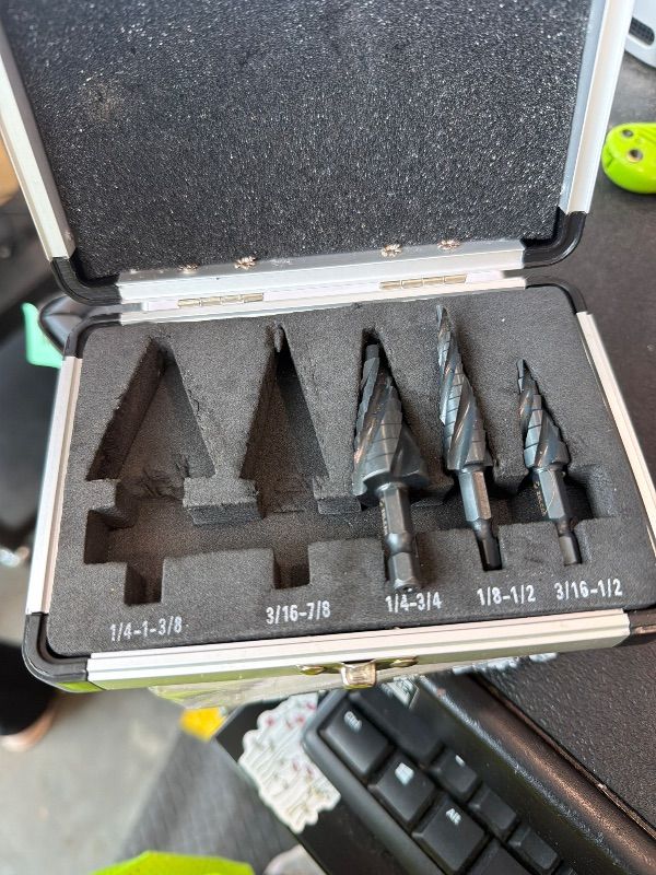 Photo 1 of *MISSING PARTS*
ZELCAN Step Drill Bit Set, 5PCS Four Spiral Flute Step Bits for Metal, 50 Sizes Titanium-Coated HSS Drill Bits with 1/4" Hex Shank for Stainless Steel Aluminum Wood Plastic