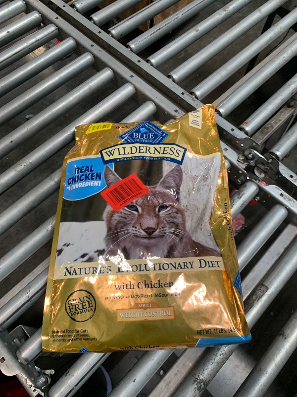 View 2 of ****** BEST BY JUN/ 10/2026 **** Blue Buffalo Wilderness High-Protein, Grain-Free Natural Dry Food for Adult Cats, Weight Control, Chicken, 11-lb Bag