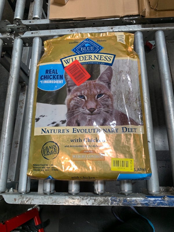 Photo 1 of ****** BEST BY JUN/ 10/2026 ****Blue Buffalo Wilderness High-Protein, Grain-Free Natural Dry Food for Adult Cats, Weight Control, Chicken, 11-lb Bag