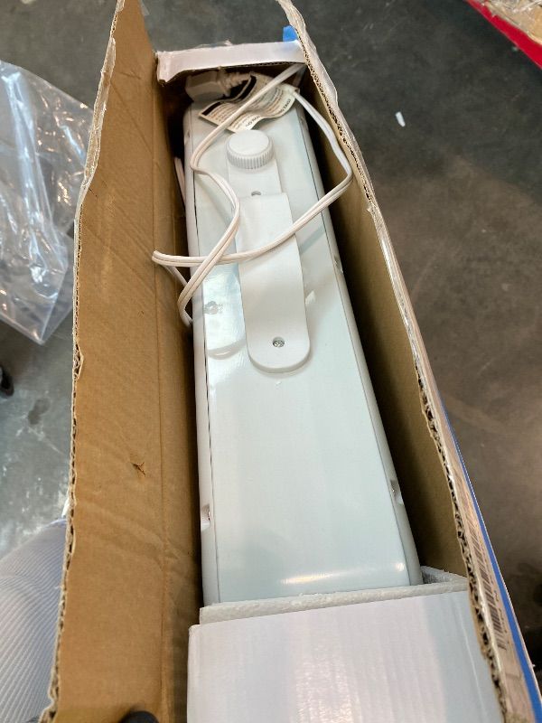 Photo 1 of [DOES NOT TURN ON] Comfort Zone Box Fan with Carry Handle, 20 inch, 3 Speed Full-Force Air Circulation Window Fan, Bedroom Floor Fan with 5 Blades, White Noise Cooling Fan, White