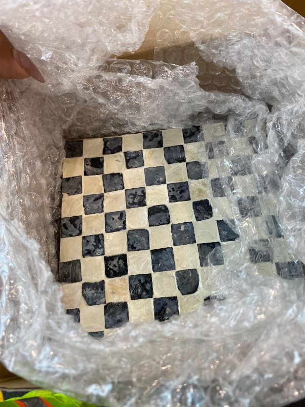 Photo 1 of **UNTESTED**
Reallnaive 5.9 Inch Cube Mother of Pearl Tissue Box Cover Ceramic Decorative Tissue Box Holder, Square Napkin Holder Rustic Napkin Dispenser Organizer for Table Bathroom Office(Black White Checkered)
