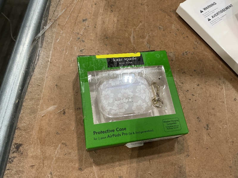 Photo 1 of *UNTESTED*
kate spade new york AirPods Pro Protective Case with Keychain Ring - Hollyhock Cream, Compatible with AirPods Pro 2nd/ 1st Generation