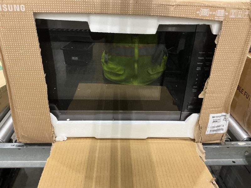 View 4 of (4/3/2026 ***FINAL SALE/NO RETURN, SOLD AS PARTS***)
SAMSUNG 1.9 cu. ft. Countertop Microwave with Sensor Cooking, Matte Black Stainless Steel, MS19DG8500MTAA