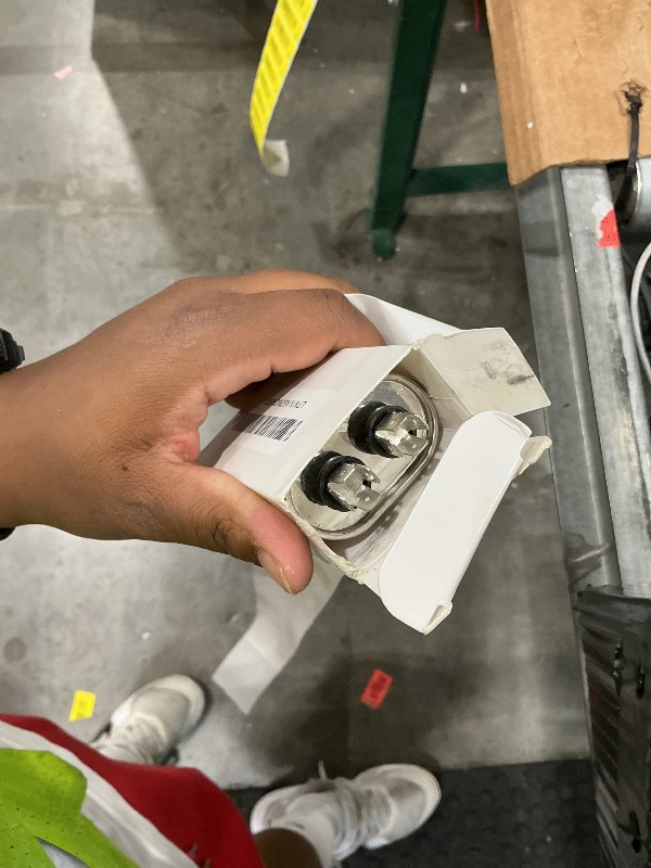 Photo 1 of [2025 Updated] 6 uF MFD 6uf ±5% 370-440VAC Oval Run Start Capacitor 50/60 Hz AC Electric Replacement Part by Blue Stars - Exact Fit for AC Motor Run or Fan Start and Cool or Heat Pump Air Conditioner