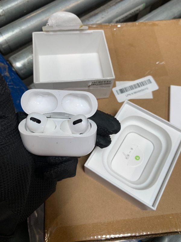 Photo 1 of ** USED** Charger cable missing *** Apple AirPods Pro - 1st Gen