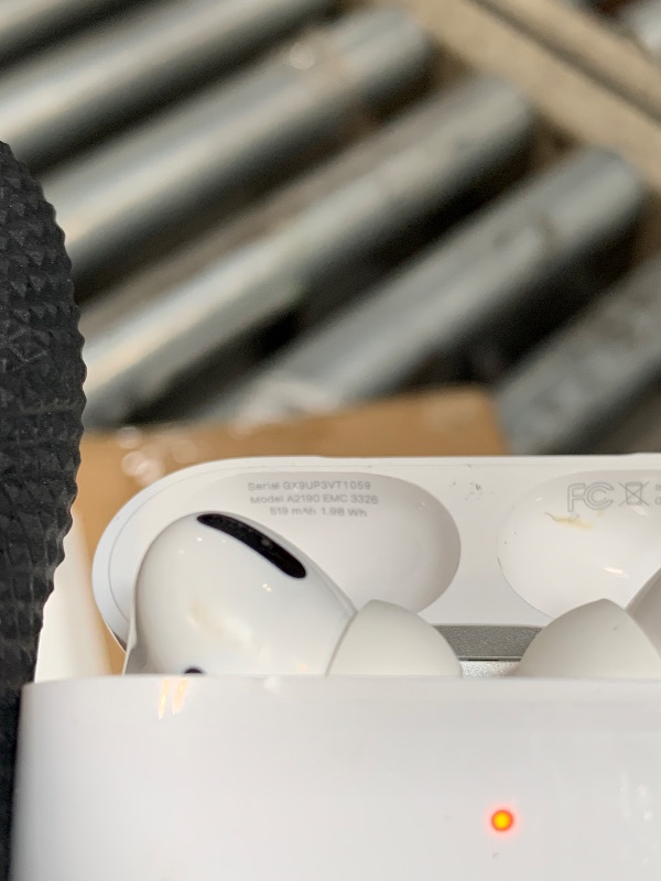 Photo 1 of ** USED** Charger cable missing *** Apple AirPods Pro - 1st Gen