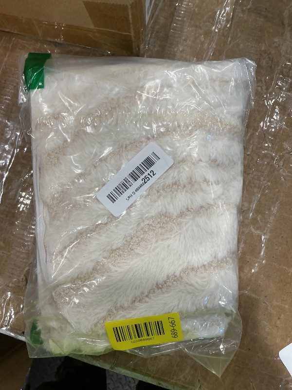 Photo 1 of **MISSING PARTS/check clerk comments**
FUTEI Cream White Decorative Throw Pillow Covers 18x18 Inch Set of 2,Soft Fluffy Faux Feather Texture Cushion Cases,Modern Home Luxury Decor for Couch Bed Living Room
