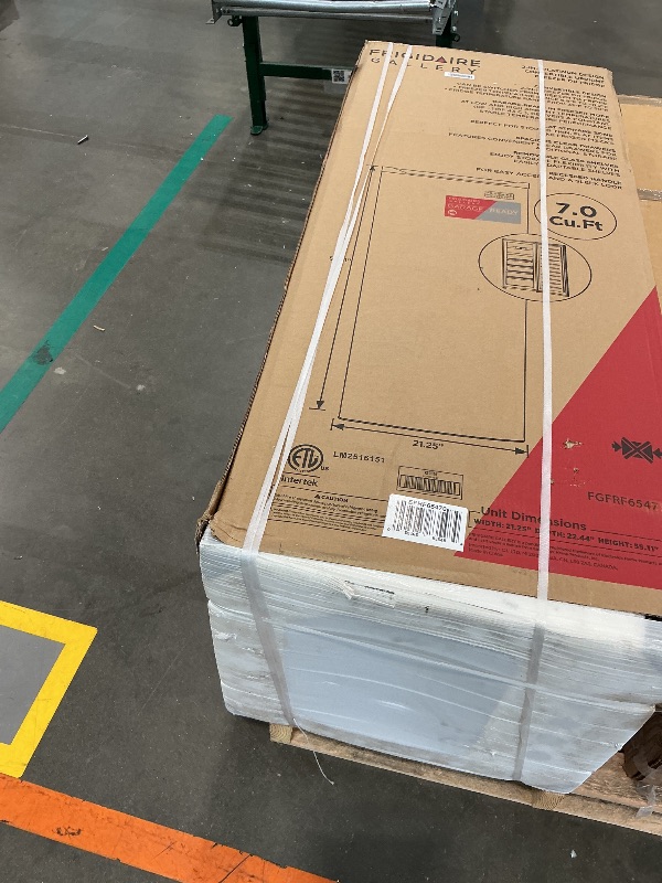 Photo 1 of *UNTESTED*
Frigidaire 7.0 Cu. Ft. Upright Convertible Fridge/Freezer, Reversible Door, Removable Glass Shelves, Adjustable Controls, Platinum Finish BRAND NEW ITEM STILL IN SECURITY STRAPS