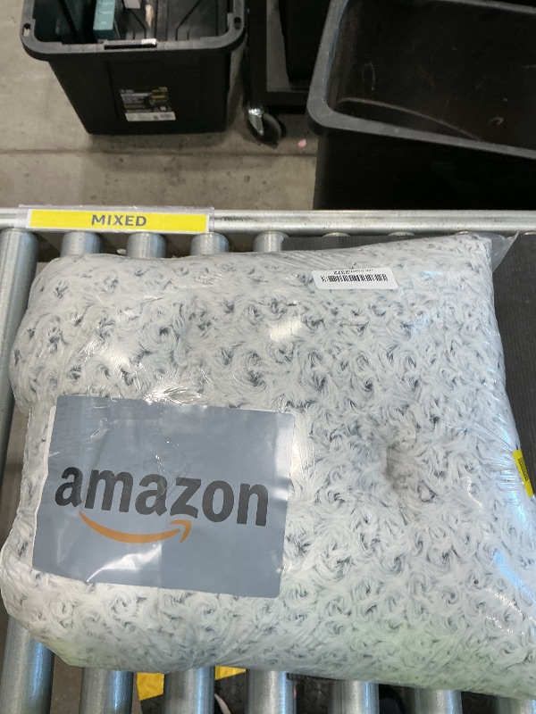 Photo 1 of *MINOR DAMAGE - USED*
POCBLUE Deluxe Washable Dog Bed for Medium/Large Dogs Dog Crate Mat 29 Inch Comfy Fluffy Kennel Pad Anti-Slip for Dogs Up to 40 lbs, 29"x19", Grey