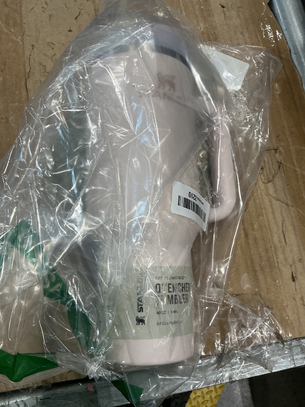 Photo 1 of *MINOR DAMAGE - USED*
STANLEY Quencher H2.0 Tumbler with Handle and Straw 40 oz Flowstate 3-Position Lid Cup Holder Compatible for Travel Insulated Stainless Steel Cup BPA-Free Rose Quartz 2.0