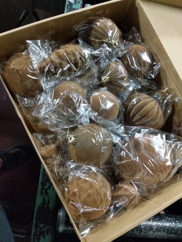 Photo 1 of 18Pcs Velvet Christmas Tree Ornaments Set, White Shatterproof Flocked Christmas Decorations Bulk for Tree, Classic Decorative Hanging Ball Ornaments for Xmas Holiday Home Party Decor