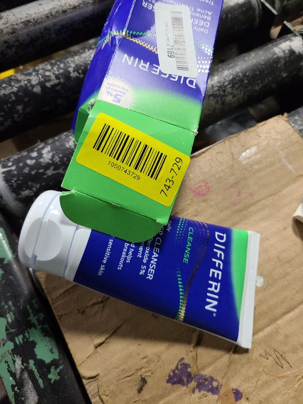 Photo 1 of Differin Acne Face Wash with 5% Benzoyl Peroxide, Daily Deep Cleanser by the makers of Differin Gel, Gentle Skin Care for Acne Prone Sensitive Skin, 4 oz (Packaging May Vary)