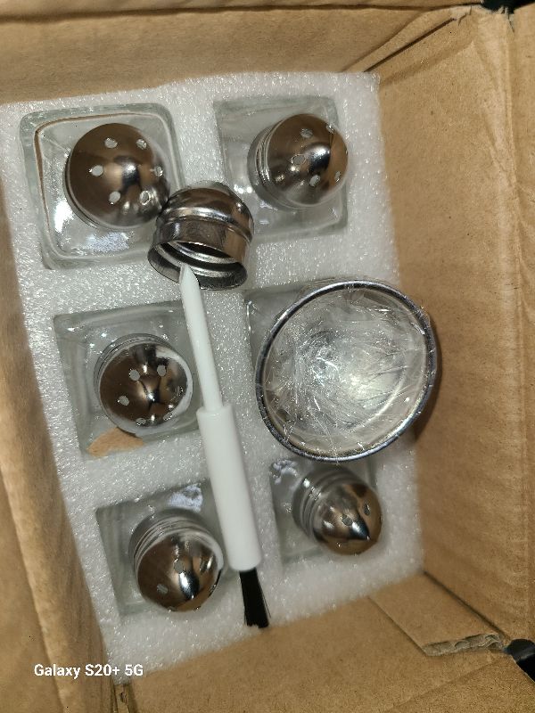 Photo 1 of 0.5 oz Cube Shape Small Salt and Pepper Shakers with Tone Tops Clear Mini Glass Seasoning Jars Spice Salt Shakers with Funnel for Wedding Party Restaurant Home Kitchen (6, Silver)