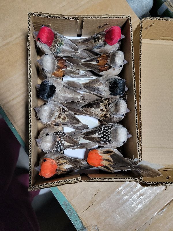 Photo 1 of 12pcs Artificial Birds Clip on Birds Christmas Tree Decoration Artificial Sparrow Realistic Birds Fake Birds Faux Birds Feather Birds Foam Birds for Yard Patio Wreath Designs Garden Decor