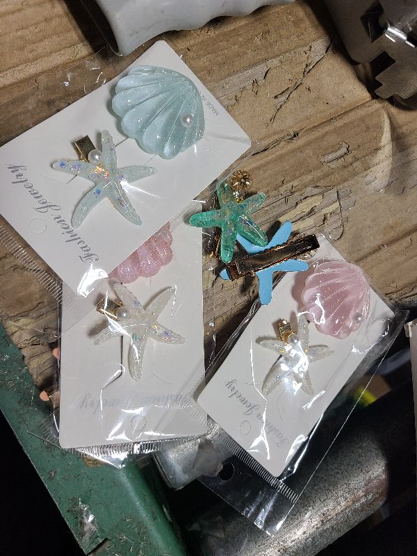 Photo 1 of 12 Pieces Shell Pearl Starfish Hair Clip Set, Catcan Seashell Hair Clips Starfish Alligator Clips for Women Headwear Styling Tools Accessories (classic style)