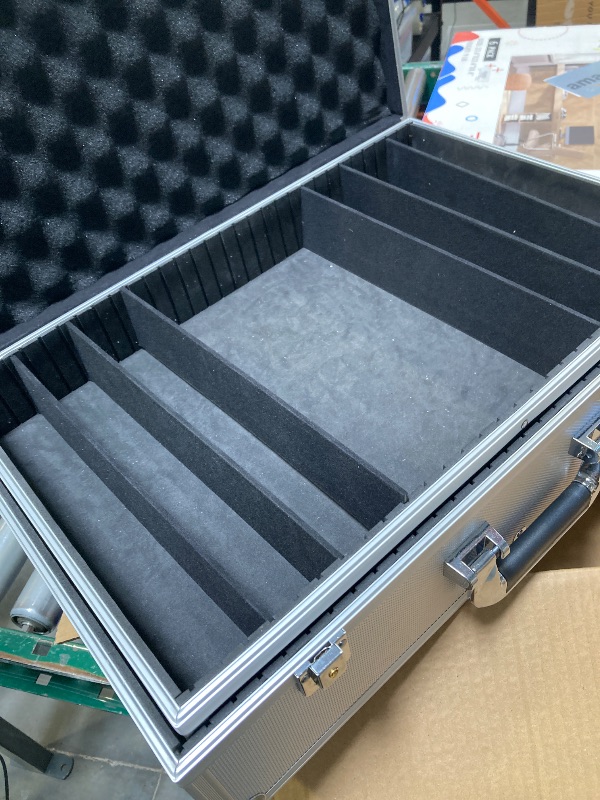 Photo 1 of Poker chip case double layer 