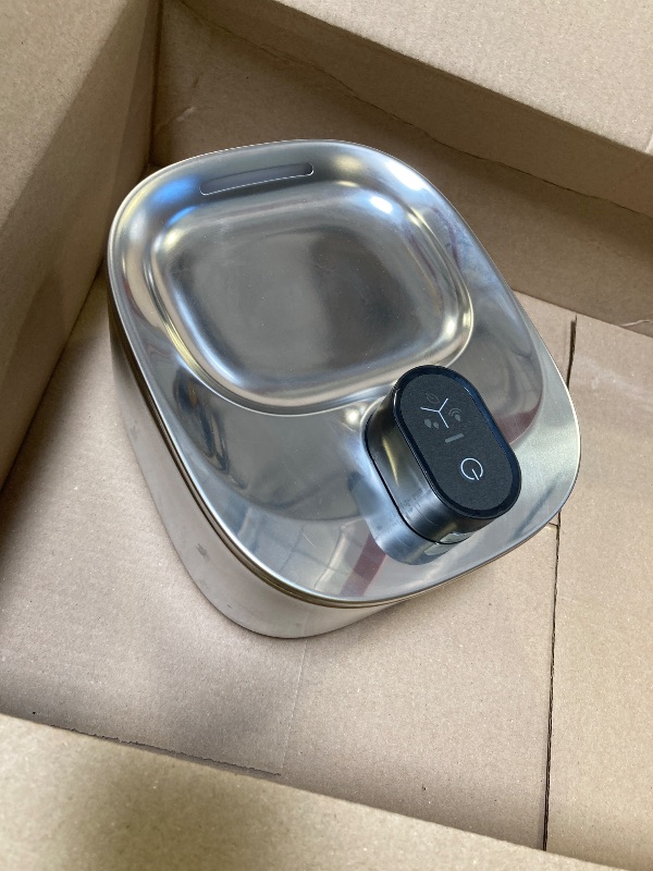 Photo 1 of FEELNEEDY Wireless 4L Cat Water Fountain Battery Operated
