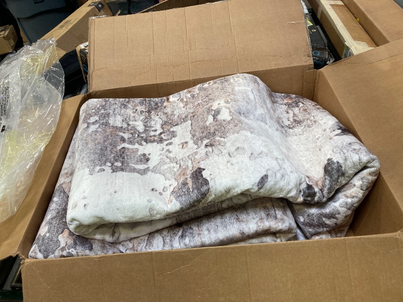 Photo 1 of oversized large area rug. 9ft by 12ft white brown grey