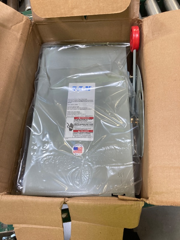 Photo 1 of Eaton 100 Amp 120/240-Volt 24,000-Watt Non-Fused General-Duty Double-Throw Safety Switch