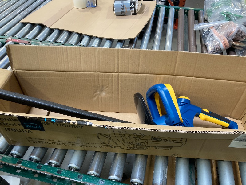 Photo 1 of coordless hedge trimmer. no battery 